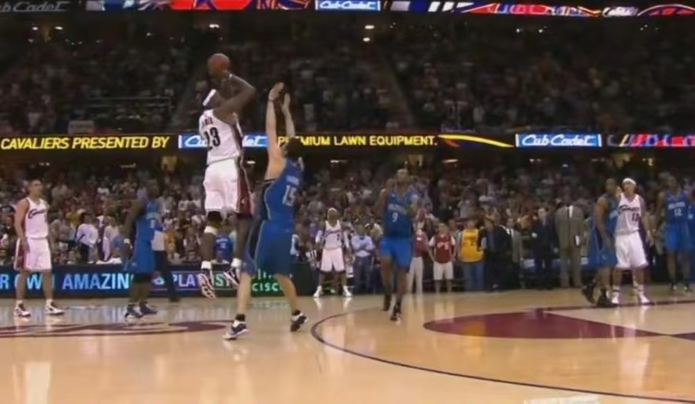  爵士博扬三分绝杀雷霆，赛后直言目标锁定八强  