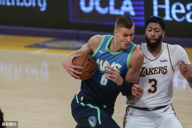  波尔津吉斯高效两双，独行侠主场击退灰熊稳居前列  